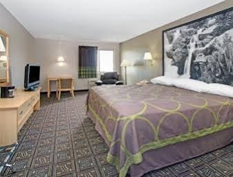 Super 8 By Wyndham Collins 2*