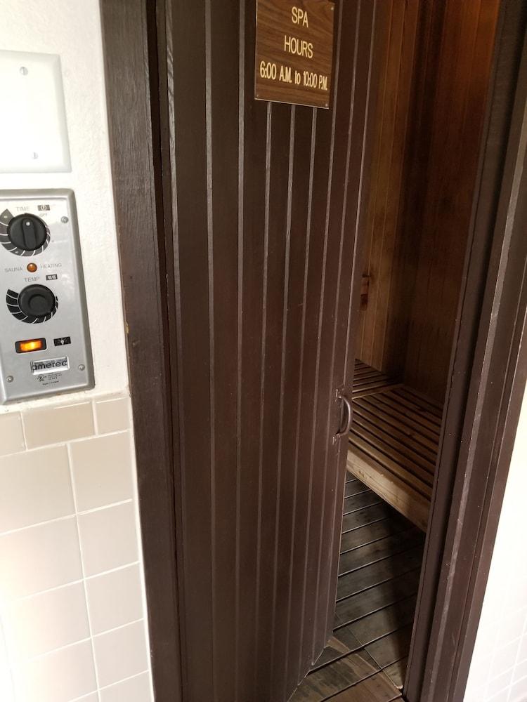 Super 8 By Wyndham Collins Hotel Fort Collins