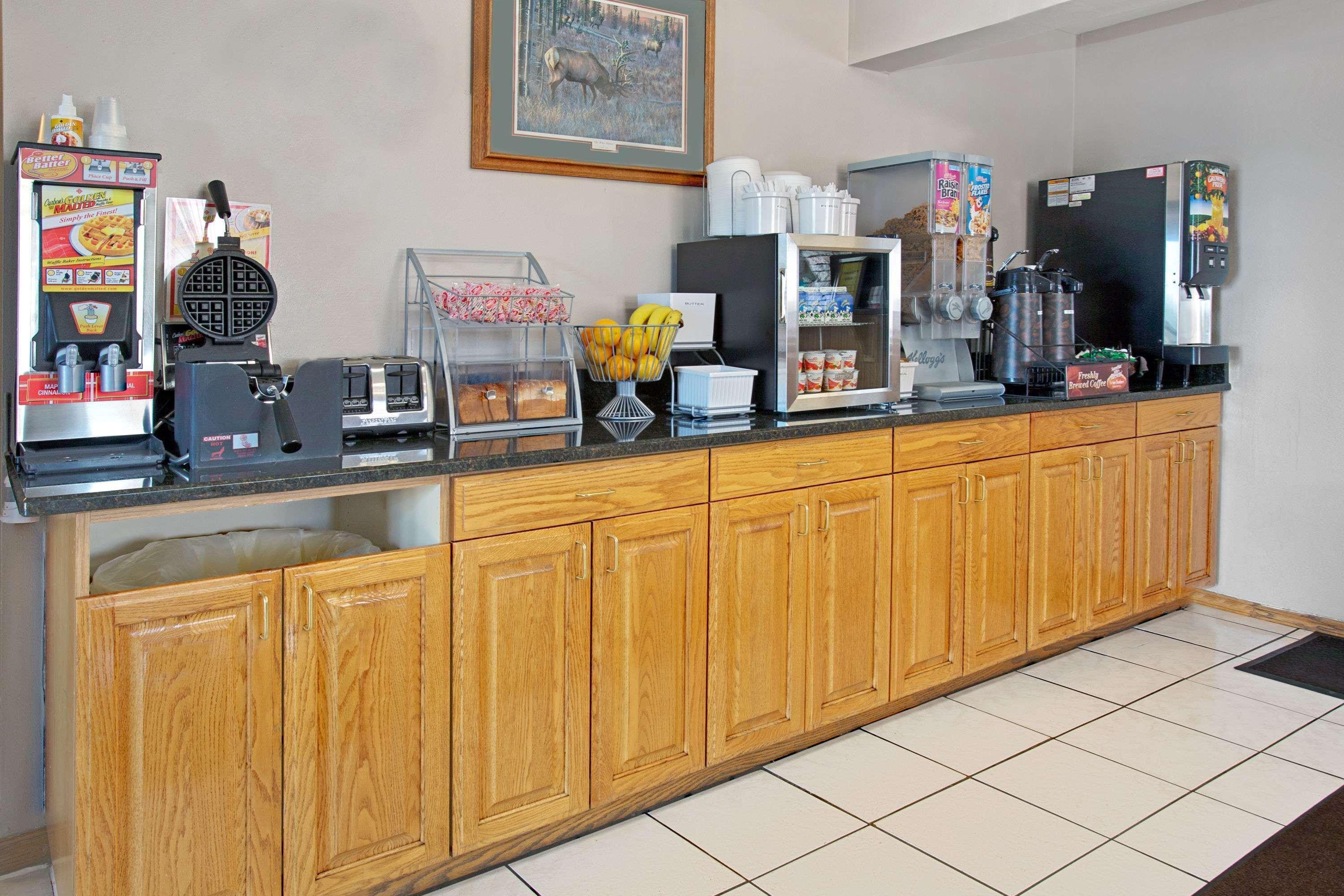 Hotel Super 8 By Wyndham Collins