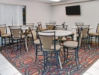 Super 8 By Wyndham Collins Hotel