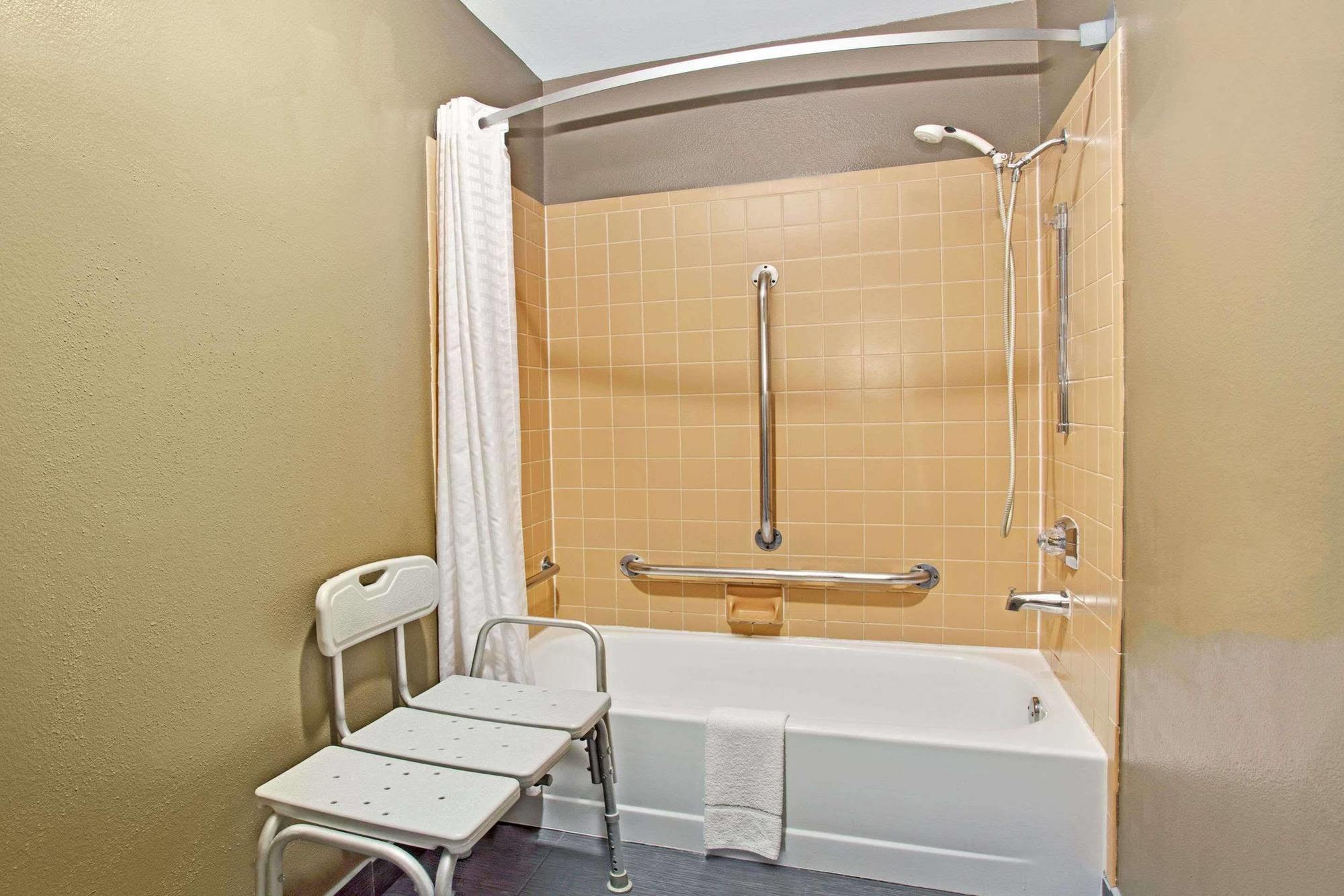 Super 8 By Wyndham Collins Fort Collins